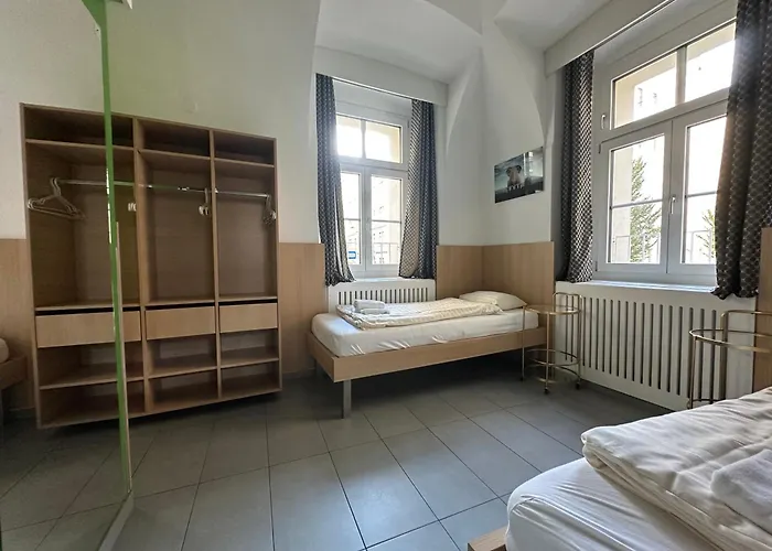 Couette-café In Six 3*
