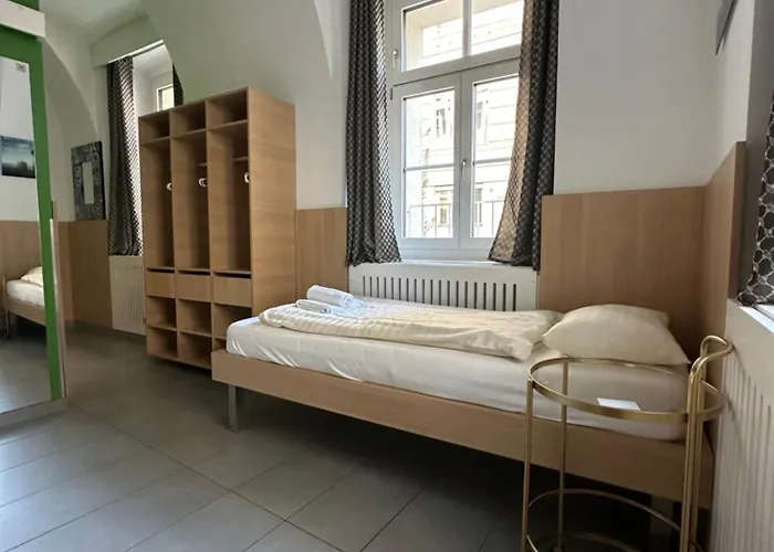 Couette-café In Six 3*