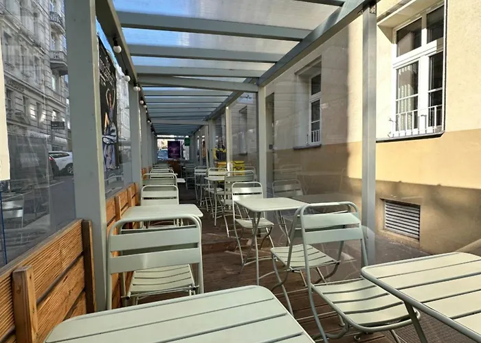 Couette-café In Six